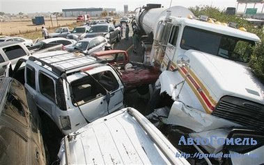 В Калифорнии столкнулось 100 автомобилей