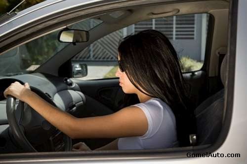 Молодые девушки в числе самых опасных водителей