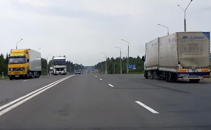 Грузовики и автобусы в Беларуси могут круглый год ездить на летних шинах