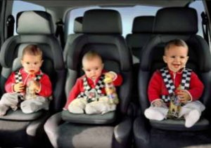 Дети в автомобиле – развлечение без опасности