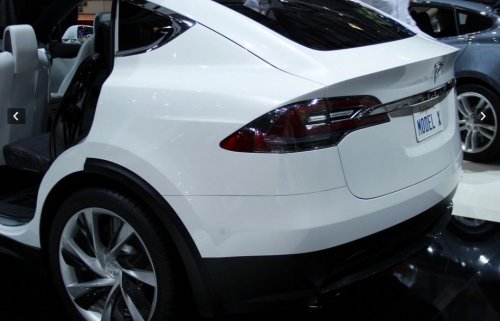 Первый кроссовер Tesla появится в 2015 году