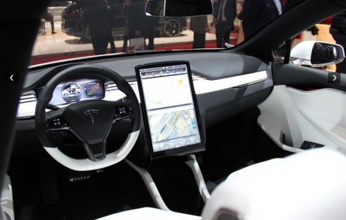 Первый кроссовер Tesla появится в 2015 году