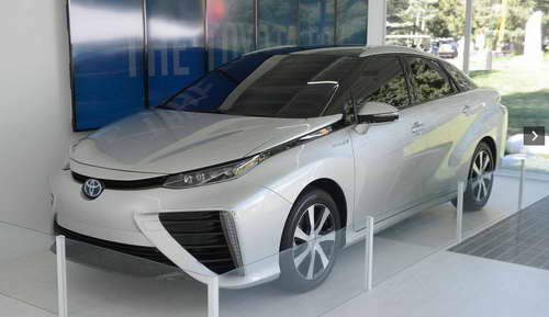 Toyota рассекретила водородный седан FCV