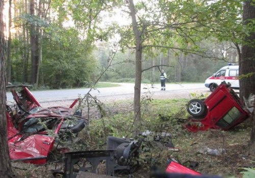 В результате ДТП под Гомелем автомобиль разорвало на части