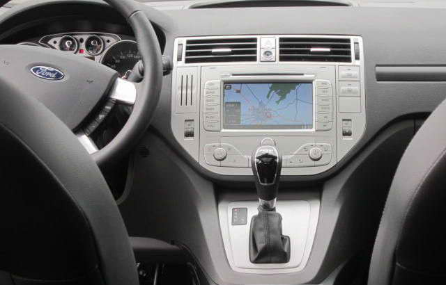 обзор Ford Kuga 2011 фото