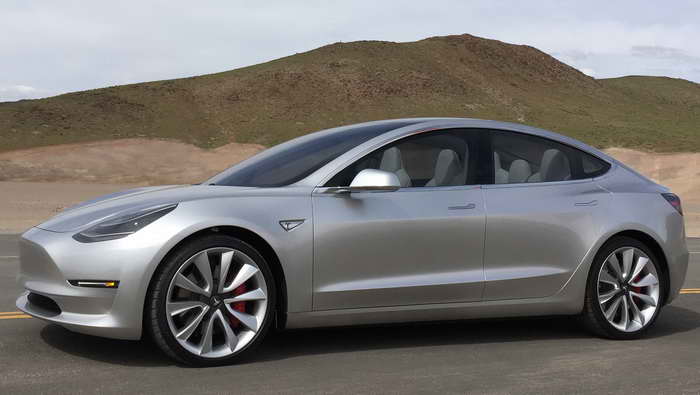 Представлен первый юджетный электромобиль Tesla Model 3