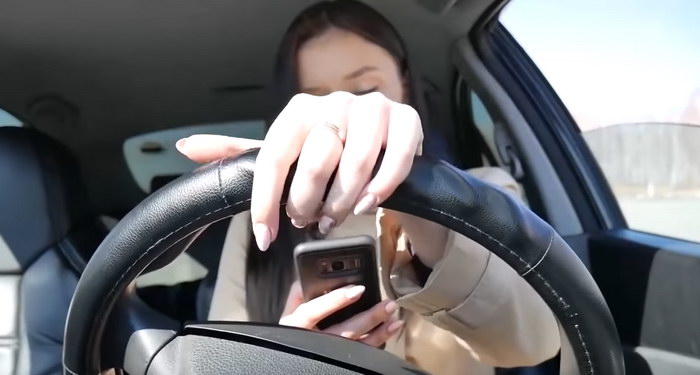 телефон за рулем