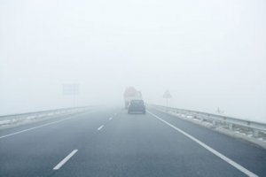 Что следует знать при управлении автомобиля в туман