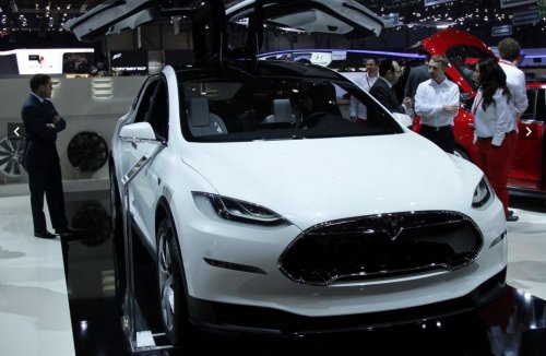 Первый кроссовер Tesla появится в 2015 году