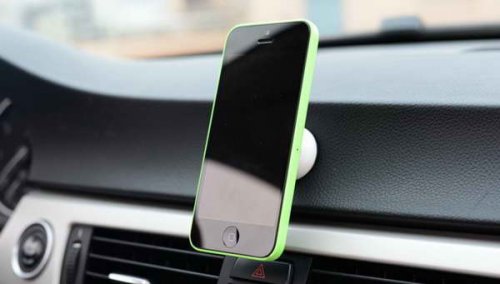 Какой выбрать держатель для смартфона в автомобиль